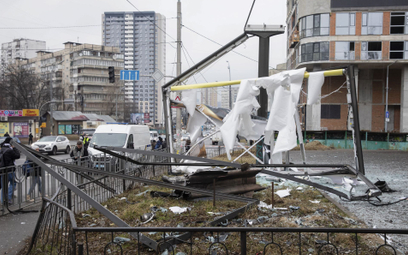 Miejsce eksplozji po uderzeniu niezidentyfikowanego obiektu w Kijowie
