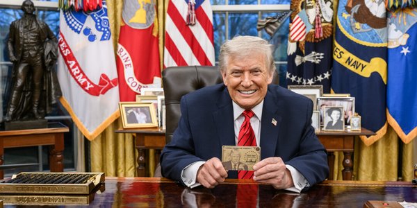 „Złota karta Trumpa” uruchomiona. Ekspresowa ścieżka imigracyjna za 1 mln dolarów