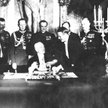 Ceremonia podpisania przez prezydenta RP Ignacego Mościckiego konstytucji 1935 r.