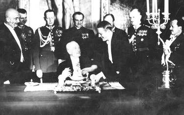 Ceremonia podpisania przez prezydenta RP Ignacego Mościckiego konstytucji 1935 r.