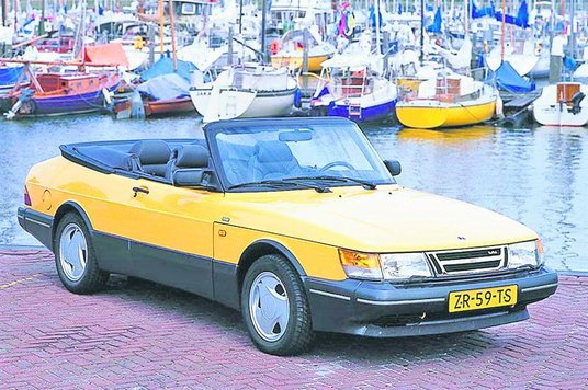 Czyż nie zawadiacko prezentuje się „dziewięćsetka” w wersji cabrio?