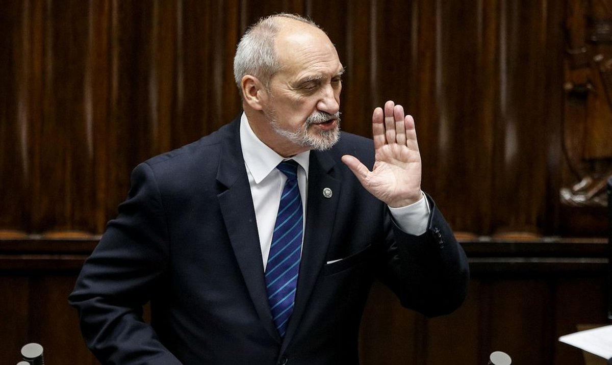 Prokuratura nie będzie ścigać Piątka. Odmawia Macierewiczowi