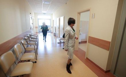 Medyk odchodzi z lecznicy, ale pacjent w niej zostaje
