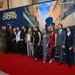 Zbiorowe zdjęcie uczestników uroczystej premiery filmu „Chopin, Chopin!” w Teatrze Wielkim w Warszaw