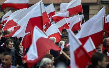Marsz „Dla Ciebie Polsko” zorganizowano po tym, jak prezydent Warszawy zakazała marszu narodowców.