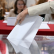 Wybory parlamentarne 2023. Rozpoczęcie głosowania w Obwodowej Komisji Wyborczej na terenie Szkoły Po