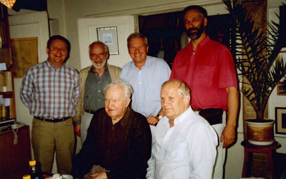 Działacze mazurscy: siedzą od lewej do prawej – Hieronim Skurpski (1914-2006) – współzałożyciel Stow