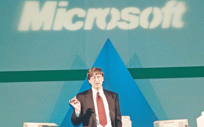 Bill Gates, ówczesny dyrektor generalny Microsoftu, na „Inside Track 95” w NEC promuje system operac