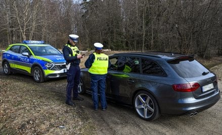 Policyjna kontrola na drodze