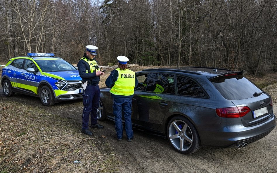 Policyjna kontrola na drodze