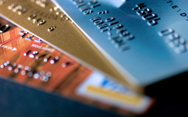 Różna wysokość spłaty minimalnej na kartach kredytowych