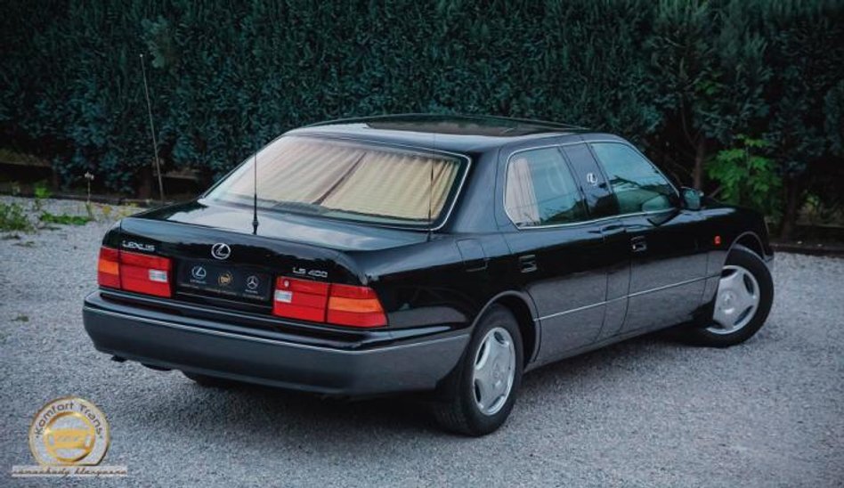 Limuzyna jest jak nowa, a jej przebieg to jedynie 15 000 km. Samochód jest dostępny od ręki. Został 