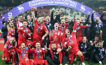 Radość zawodników reprezentacji Polski ze zdobycia brązowego medalu mistrzostw Europy w ampfutbolu