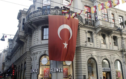 Turcja: kolejne cięcie stóp