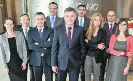 Doradcy podatkowi a deregulacja korporacji