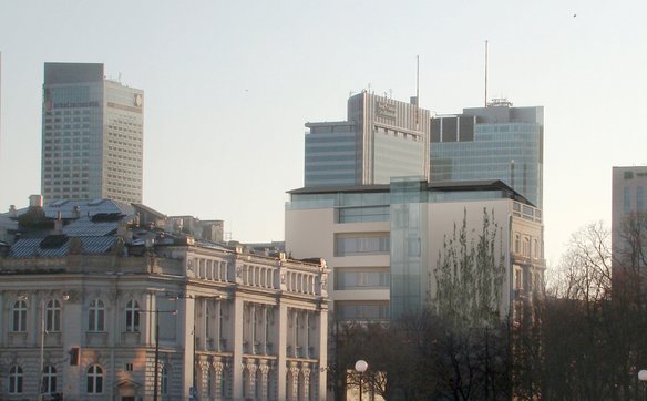 Elewacja wschodnia, która jest blizną po utraconej części budynku, po remoncie przybierze nowoczesny