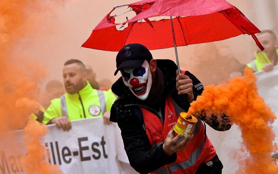 W czwartek w Paryżu znów jednak doszło do brutalnych starć radykalnych manifestantów z siłami porząd