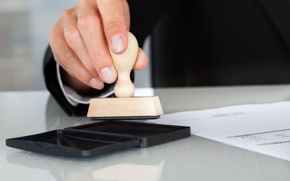 Postępowanie administracyjne: kiedy można uchylić ostateczną decyzję z uwagi na interes strony