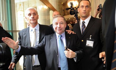 Jean Todt (w środku)
