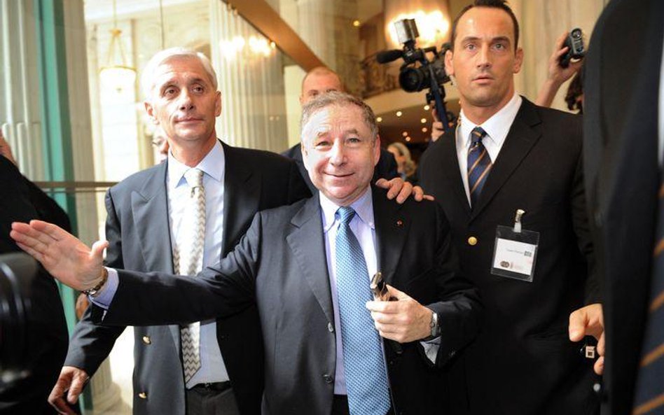 Jean Todt (w środku)