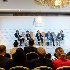 Paneliści przedstawiali modele informacji kredytowej funkcjonujące w różnych krajach