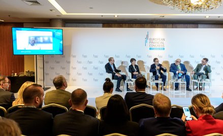 Paneliści przedstawiali modele informacji kredytowej funkcjonujące w różnych krajach