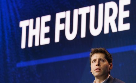 Sam Altman, szef OpenAI, przewiduje niebawem wielkie przełomy w technologii i nauce. Dzięki AI