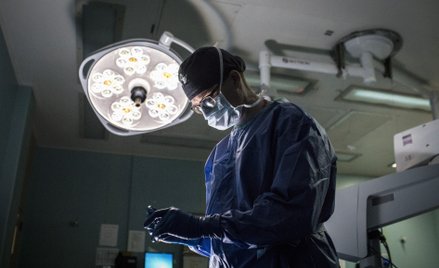 Stryker to globalny producent sprzętu medycznego, w tym łóżek, sprzętu chirurgicznego, wyposażenia s