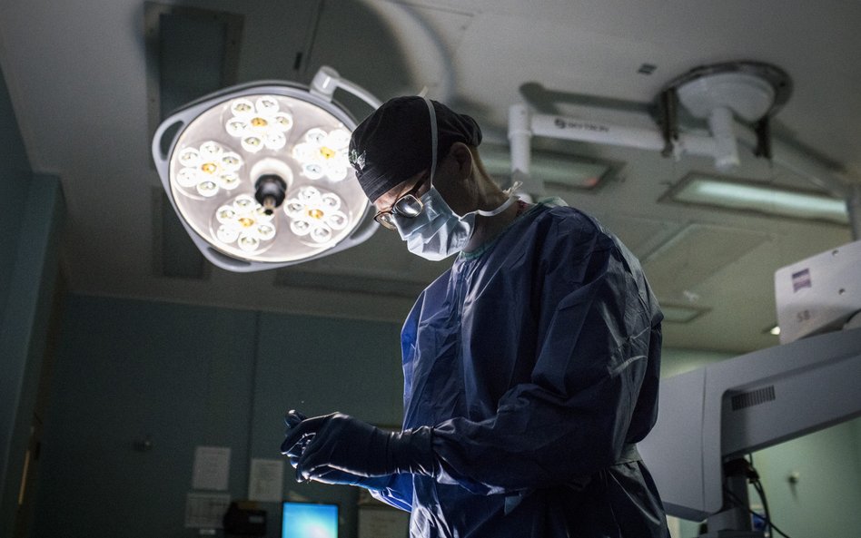 Stryker to globalny producent sprzętu medycznego, w tym łóżek, sprzętu chirurgicznego, wyposażenia s