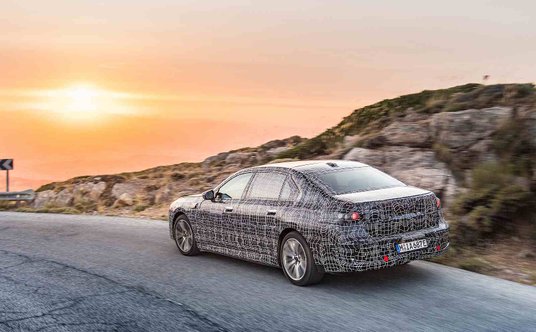 Zamaskowany prototyp BMW i7