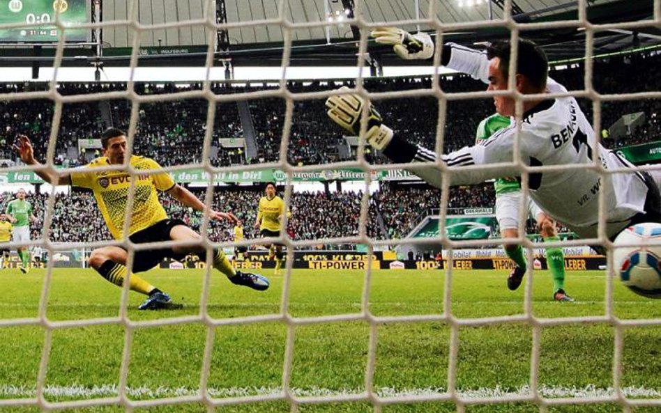 Robert Lewandowski zdobył dwie bramki w sobotnim meczu z Wolfsburgiem. Lider Bundesligi wygrał 3:1 i