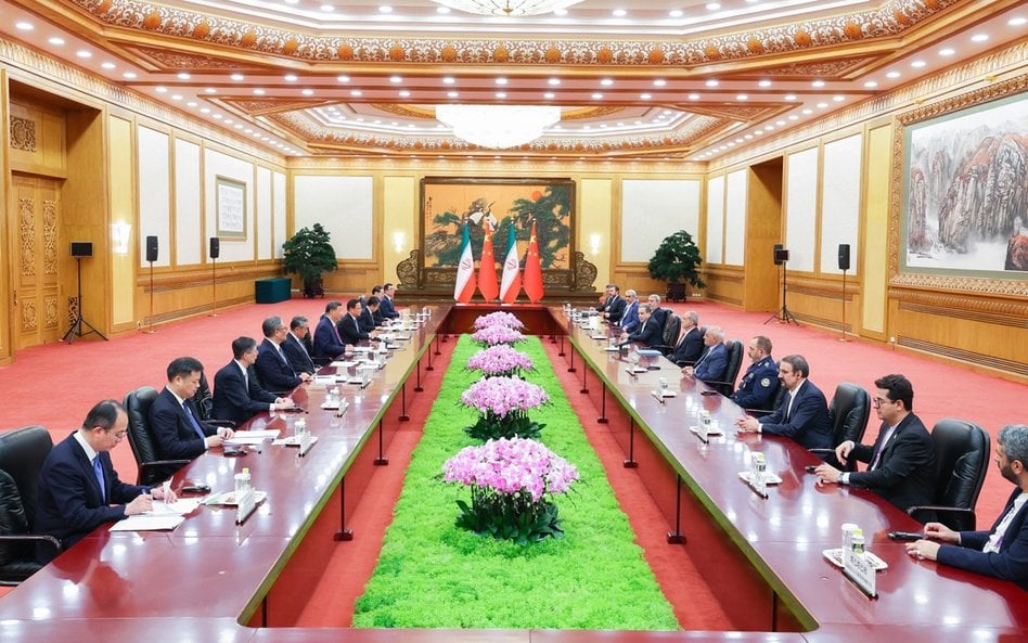 Spotkanie chińsko-irańskie w Pekinie we wrześniu 2025 r. z udziałam prezydentów Xi Jinpinga i Masuda