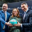 Umowę ogłosili - od lewej - prezes Superligi Piotr Należyty, wiceprezydent Łodzi Joanna Skrzydlewska
