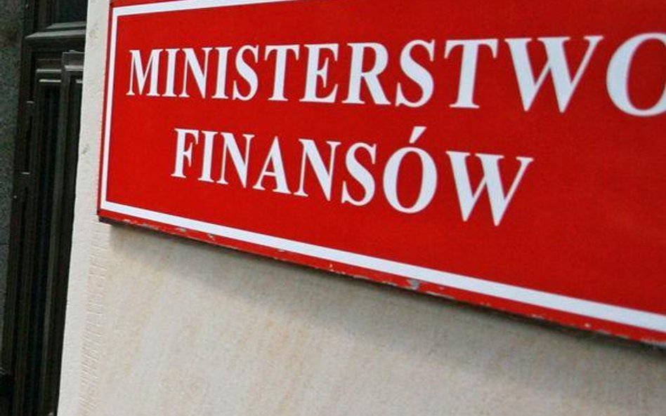 Ministerstwo Finansw rozrasta się mimo kryzysu