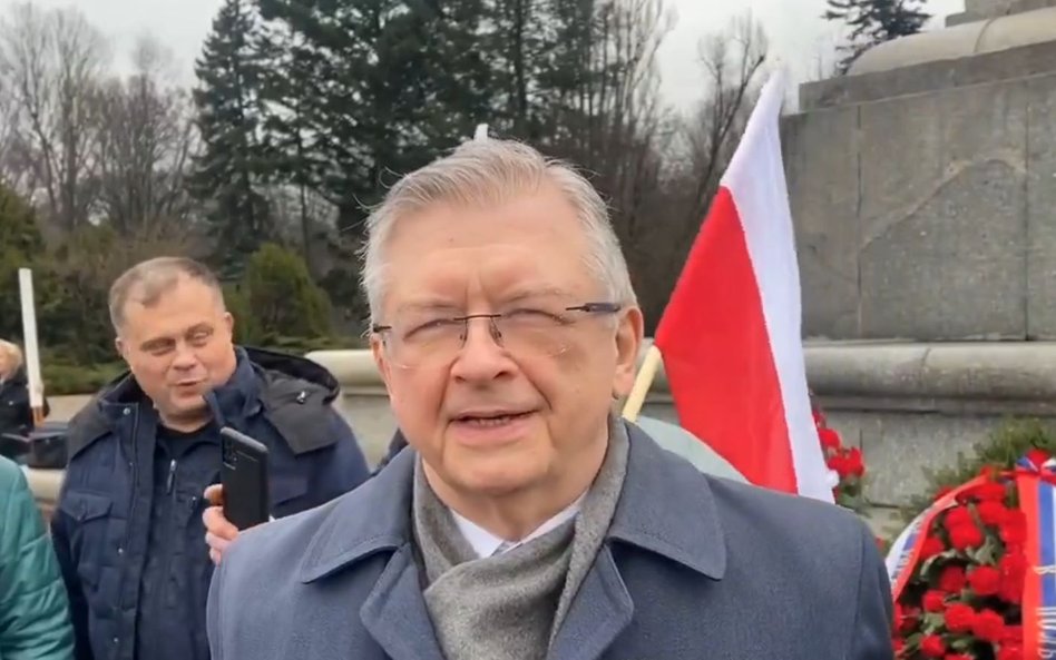 Ambasador Rosji złożył wieniec na cmentarzu żołnierzy radzieckich w Warszawie. „Nikt nie próbował nam przeszkadzać”