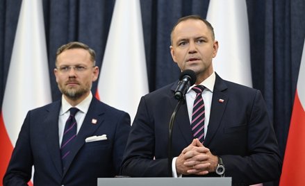 Prezydent RP Karol Nawrocki i szef KPRP Zbigniew Bogucki podczas konferencji prasowej