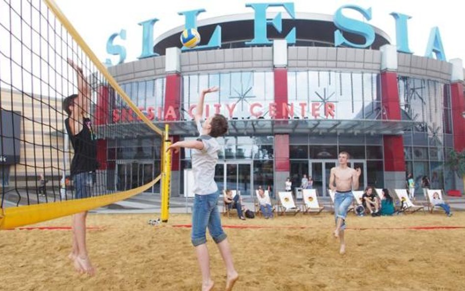 Miejskie plaże dostarczają często więcej atrakcji niż prawdziwe nadmorskie