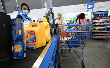 Szef Walmart: Nawet zamożni liczą dziś każdy grosz