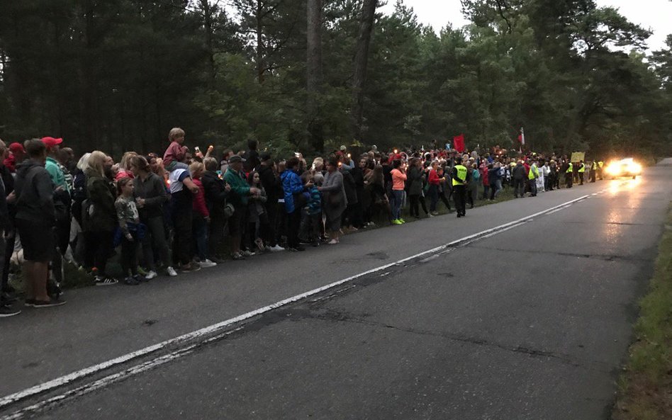 Protestujący przed rezydencją prezydencką