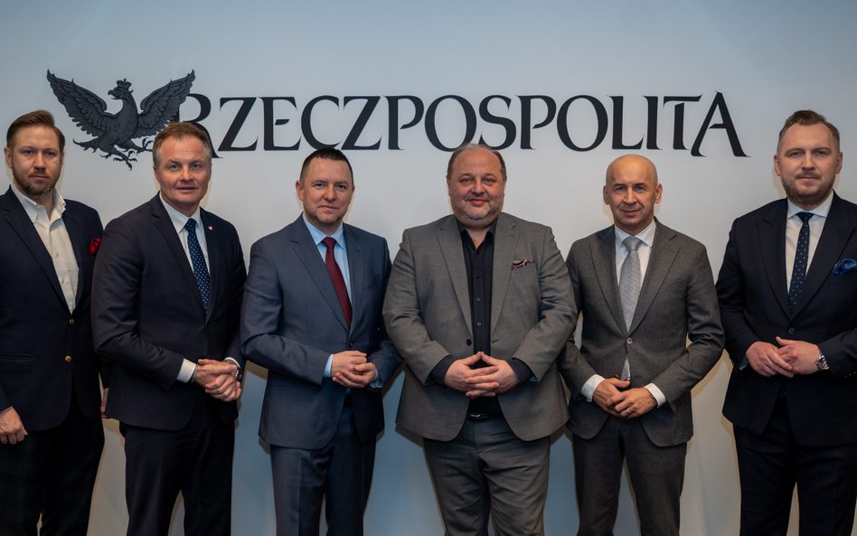 Od lewej: Jan Pilewski, dyrektor departamentu public affairs w P4 (sieć Play), Marcin Kuchciński, ma