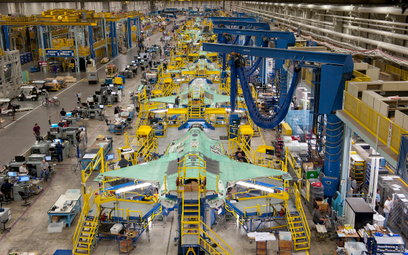 Pentagon po raz kolejny odkłada w czasie decyzję o rozpoczęciu produkcji wielkoseryjnej myśliwców F-
