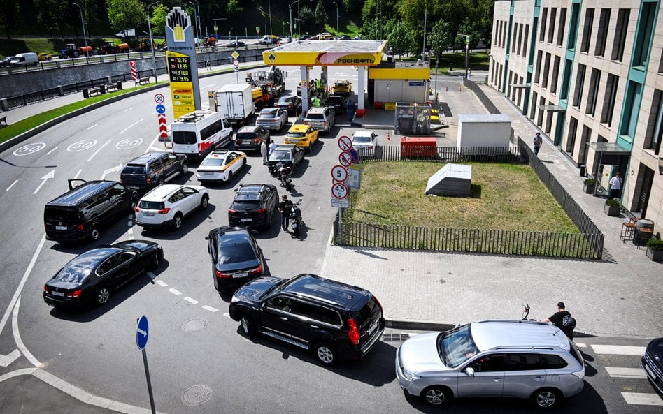 Rosjanie znów zaleją baki brudnym paliwem. Kryzys zmusza Kreml do desperacji