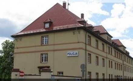 Policjanci z Lęborka szukają sprawców profancji jednego z grobowców na miejscowym cmentarzu