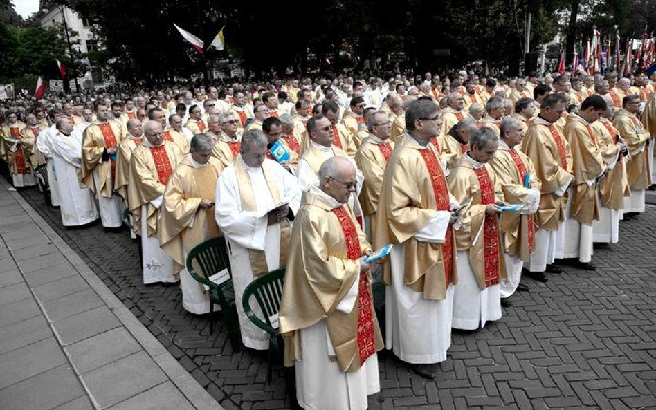 Kościół traci przez spór krzyż