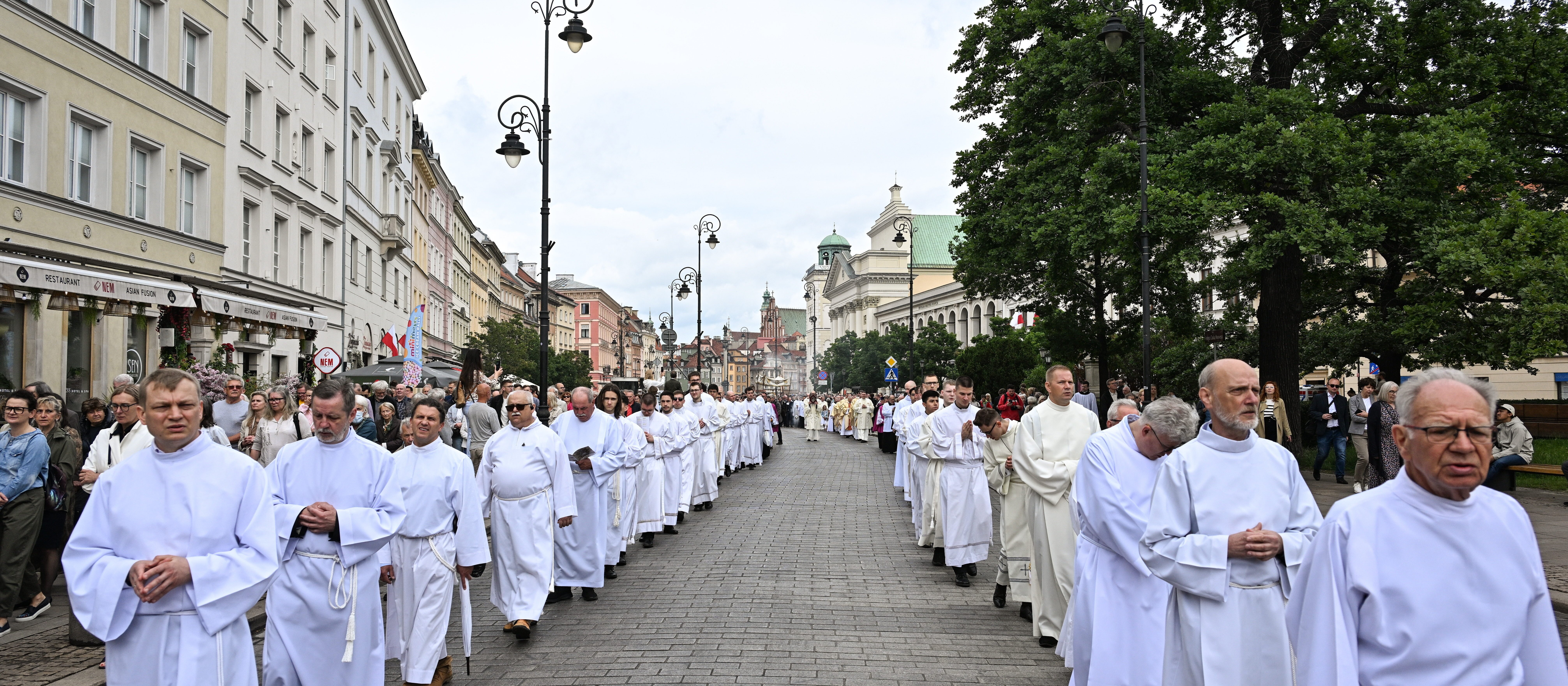 Ruszają procesje Bożego Ciała. W Warszawie cztery ołtarze