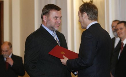 Premier Donald Tusk wręczył powołanie na wojewodę Zygmuntowi Łukaszczykowi 29.11.2007 r.