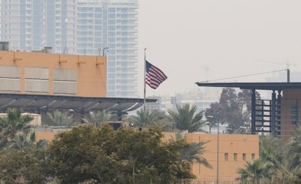 Ambasada USA zaatakowana rakietami. Nad placówką unosił się dym