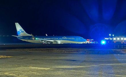 Boeing 737-800 wypadł z pasa podczas awaryjnego lądowania na lotnisku Oslo Torp Sandefjord