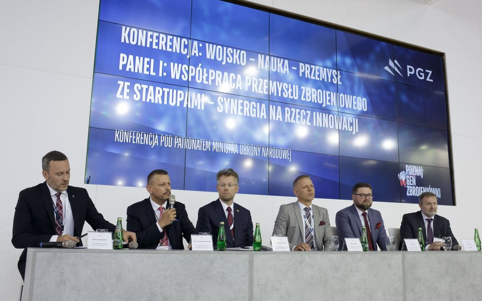 Współpraca przemysłu zbrojeniowego ze startupami – synergia na rzecz innowacji.