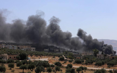 We wtorek rosyjskie lotnictwo zbombardowało miasteczko Muhambal w prowincji Idlib